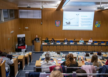 Naslouchat, jít do hloubky problému a komunikovat, zaznělo na odborné konferenci o bezdomovectví