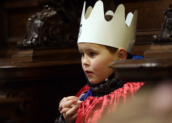 Vrcholí přípravy na Tříkrálovou sbírku. V olomouckém děkanátu vyrazí do ulic na 1 500 koledníků