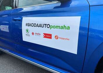 Seniorům pomohou dobrovolníci v zapůjčených vozech od ŠKODA AUTO z projektu #SKODAAUTOpomaha