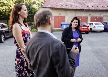 Ministryně práce a sociálních věcí zavítala do Potravinové banky Olomouckého kraje