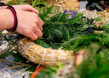 Olomoucké adventní věnce pomohou sirotkům v Mongolsku, potřebným ve farnostech i na Ukrajině