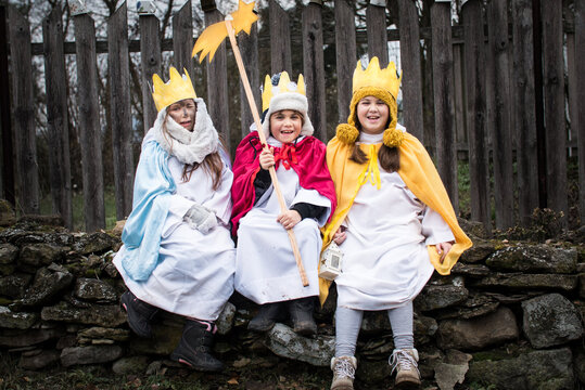 Pečetění kasiček i příprava online koledy. Charita Olomouc se chystá na tříkrálové koledování 