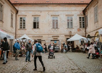 Oblečení, boty, knihy, domácí potřeby, nábytek - Samaritan wanna please you