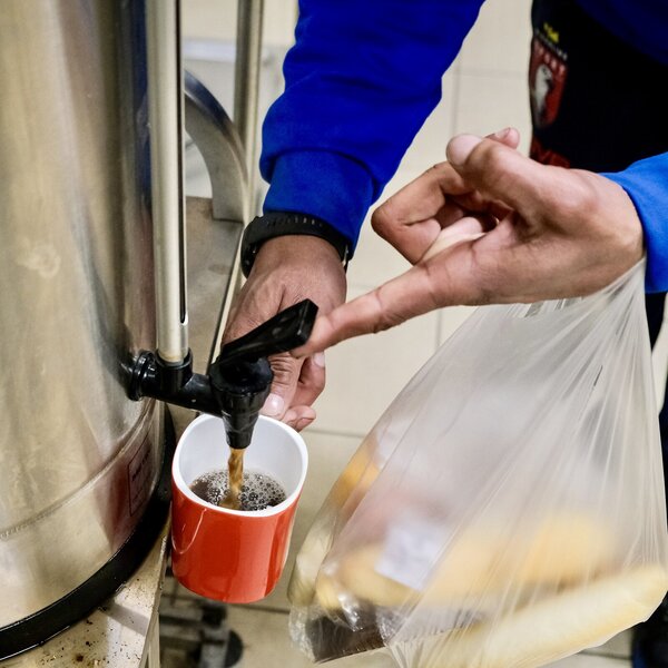 V Nízkoprahovém denním centru se lidé mohou zahřát čajem