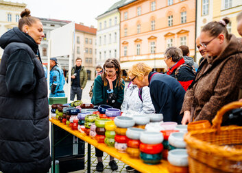 Den lidí bez domova přilákal stovky návštěvníků. Výtěžek 72 280 Kč pomůže zajistit jídlo nejchudším obyvatelům charitních Domovů