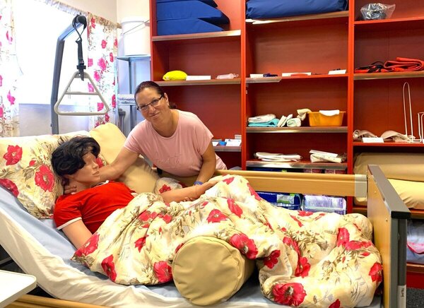 Edukační místnost – Vloni otevřelo Středisko pečovatelské služby novou edukační místnost, která poskytuje podporu a edukaci těm, kteří doma pečují o svého blízkého. Edukační místnost – Vloni otevřelo Středisko pečovatelské služby novou edukační místnost, která poskytuje podporu a edukaci těm, kteří doma pečují o svého blízkého.